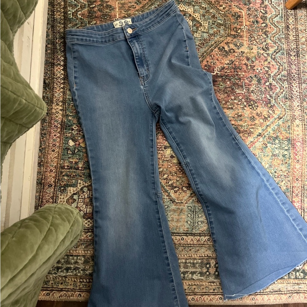 Free people flared jeans🌞